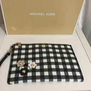 Michael Kros Black & White Wristlet